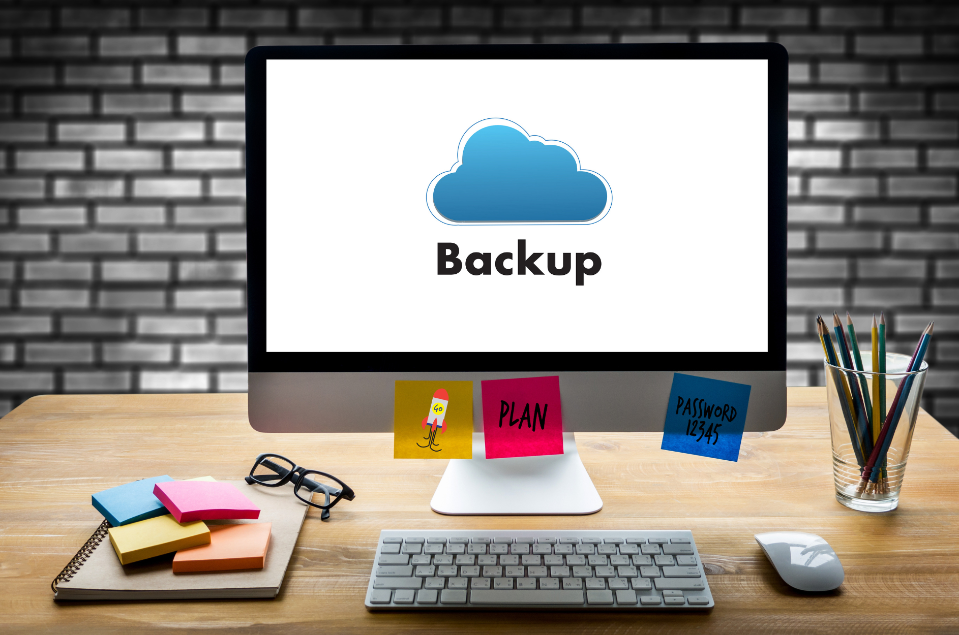 tworzenie lokalnych i zewnętrznych kopii zapasowych automatyczne harmonogramy backupów konfigurację chmury (Google Drive, OneDrive, Dropbox, NAS) doradztwo w zakresie strategii backupu dla firm
